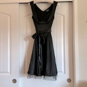 Hearts & Roses Black Satin Swing Dress size Small